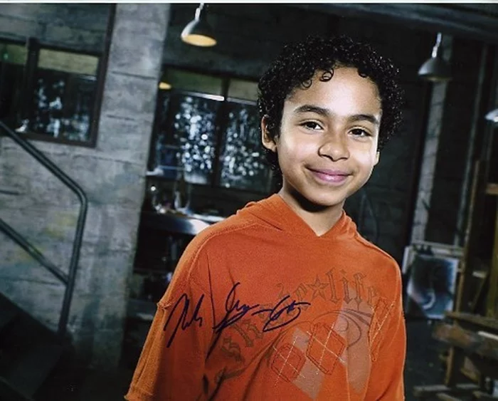 Noah Gray-Cabey autograph