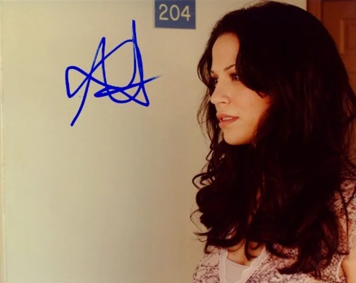 Navi Rawat autograph