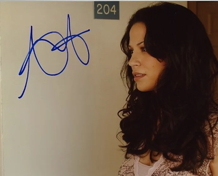 Navi Rawat autograph