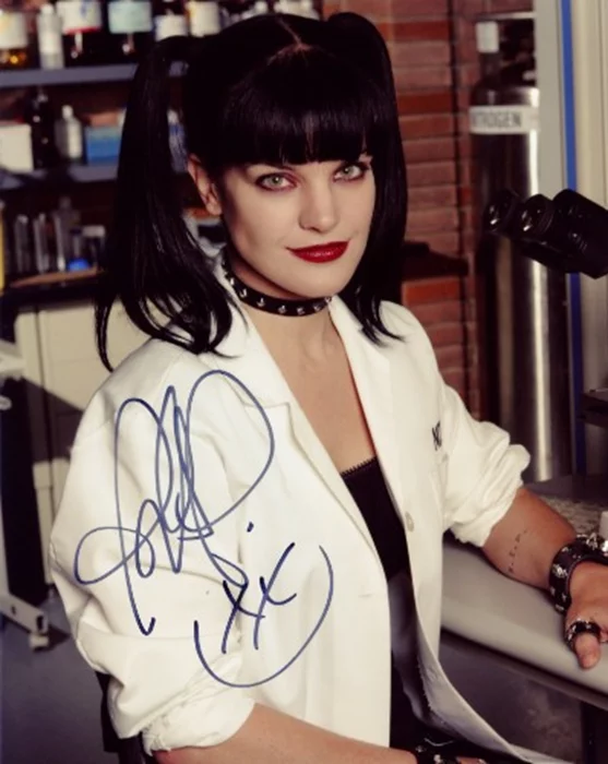Pauley Perrette autograph