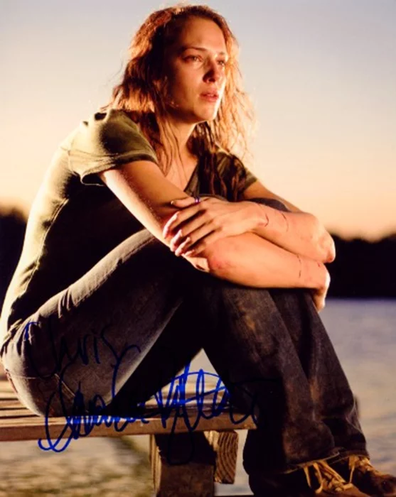 Amanda Righetti autograph