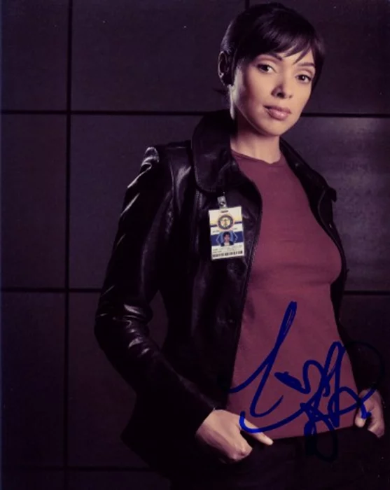 Tamara Taylor autograph