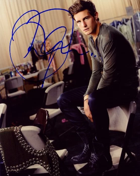 Nico Tortorella autograph