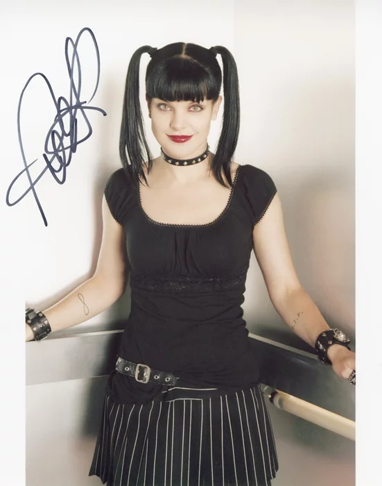 Pauley Perrette autograph