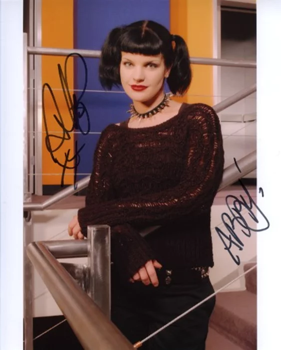 Pauley Perrette autograph