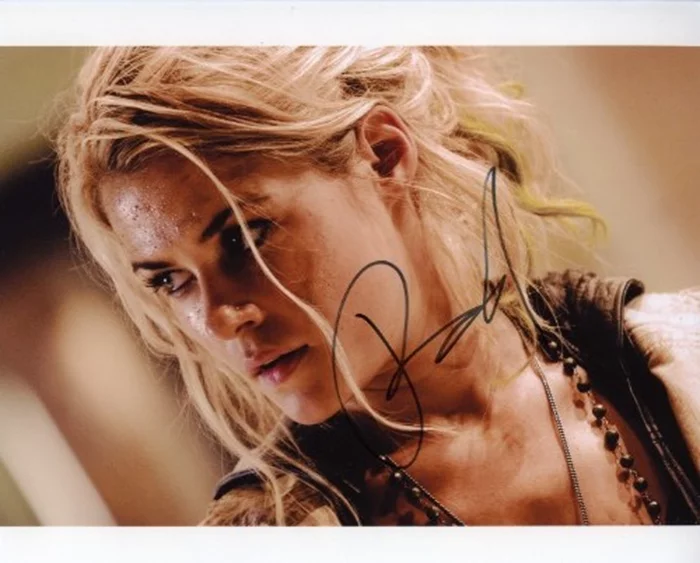Rachael Taylor autograph