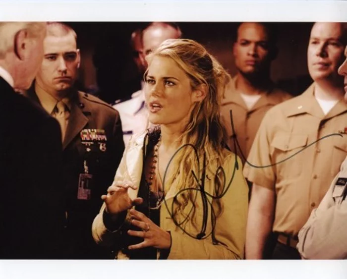 Rachael Taylor autograph
