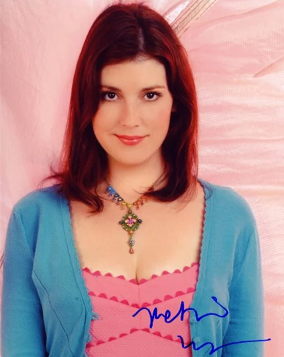 Melanie Lynskey autograph