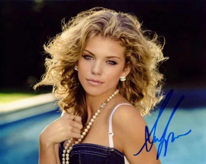 AnnaLynne McCord autograph