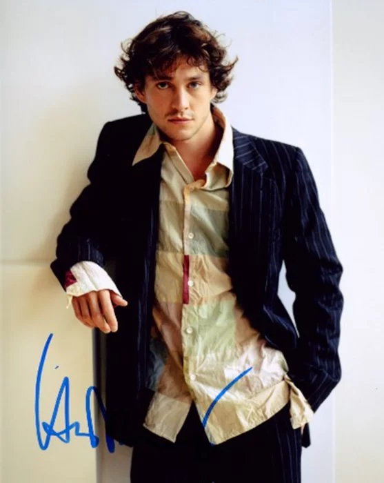 Hugh Dancy autograph