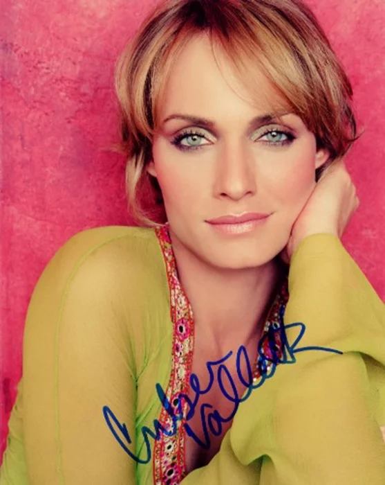 Amber Valletta autograph