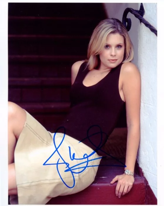 Joanna Garcia autograph