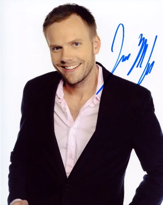 Joel McHale autograph