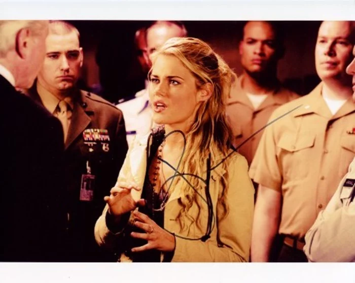 Rachael Taylor autograph