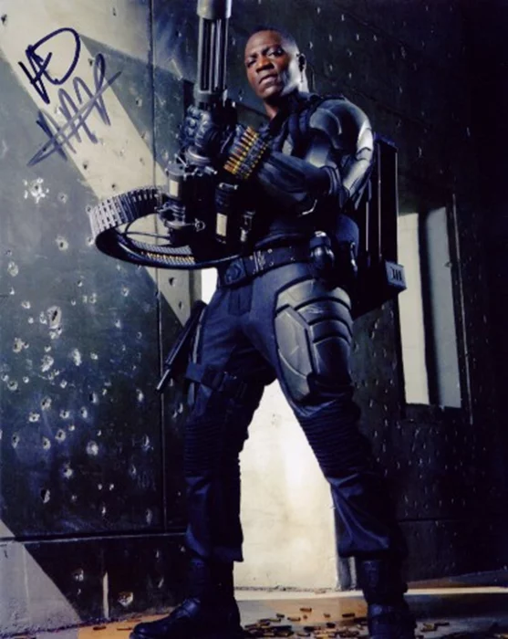 Adewale Akinnuoye-Agbaje autograph