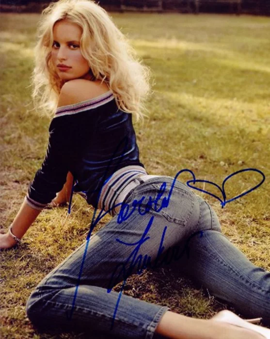Karolina Kurkova autograph