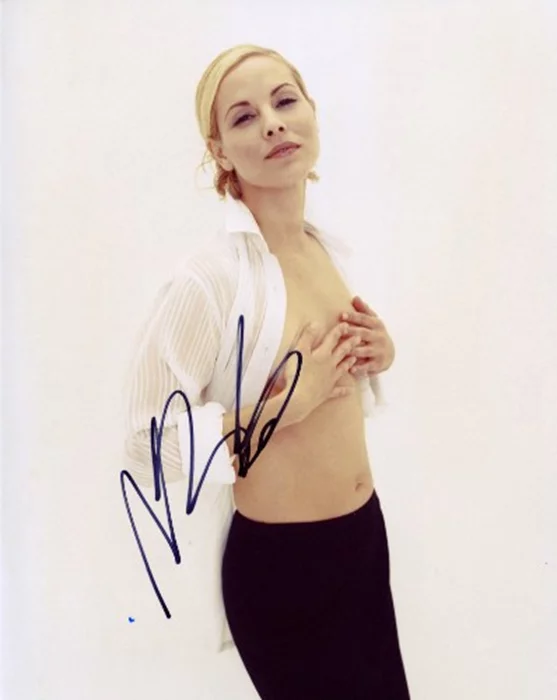 Maria Bello autograph