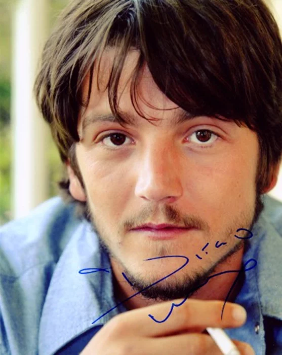 Diego Luna autograph
