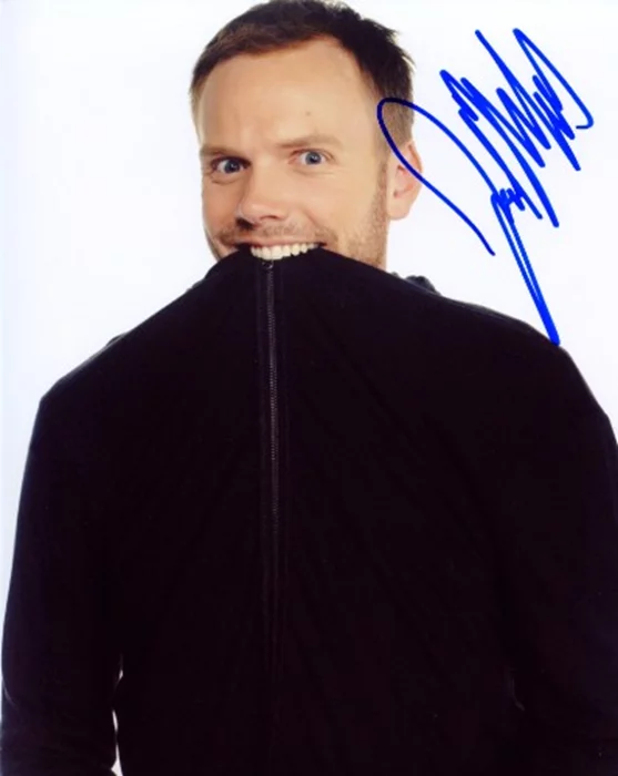 Joel McHale autograph