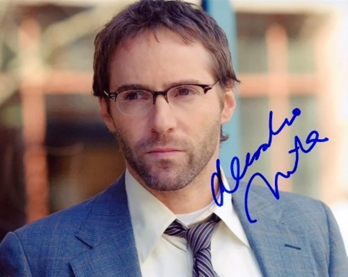 Alessandro Nivola autograph