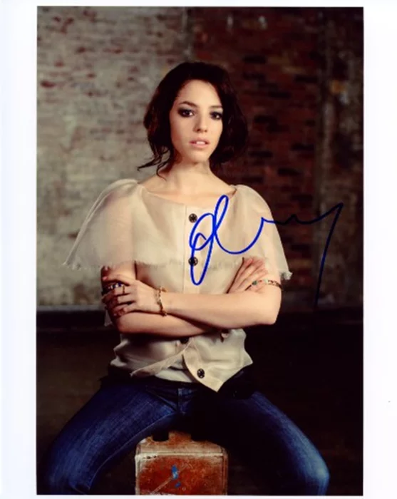 Olivia Thirlby autograph