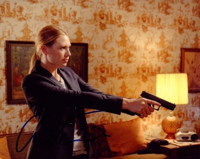 Anna Torv autograph