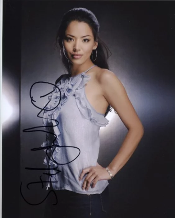 Stephanie Jacobsen autograph