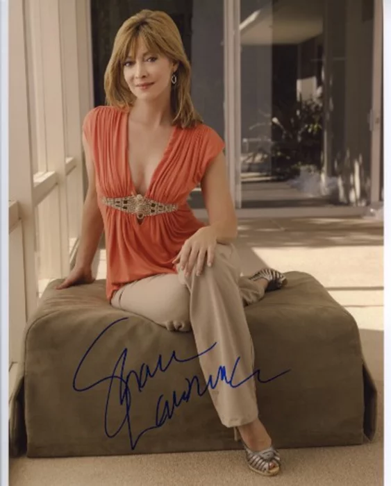 Sharon Lawrence autograph
