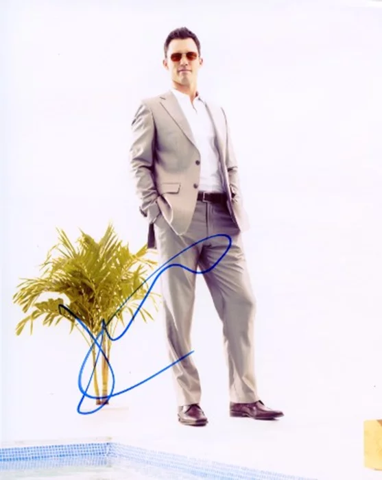 Jeffrey Donovan autograph