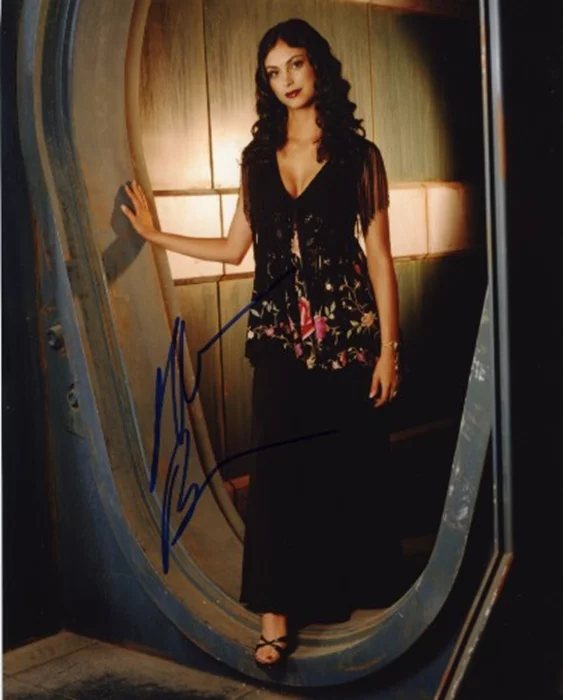 Morena Baccarin autograph