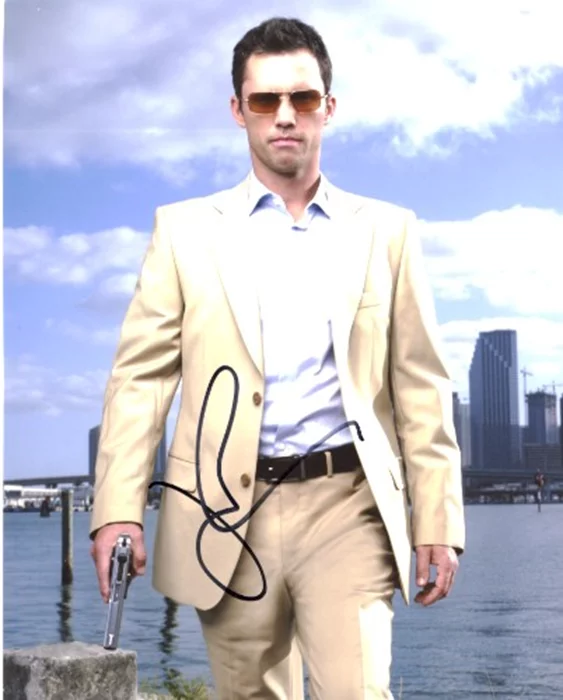 Jeffrey Donovan autograph