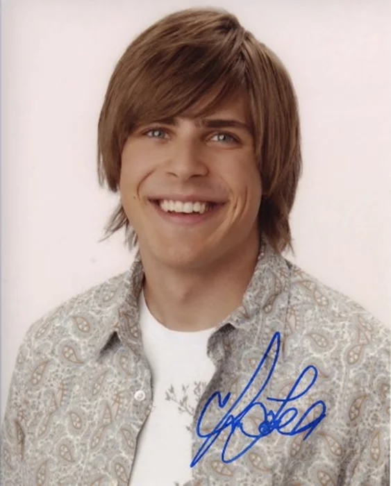 Chris Lowell autograph