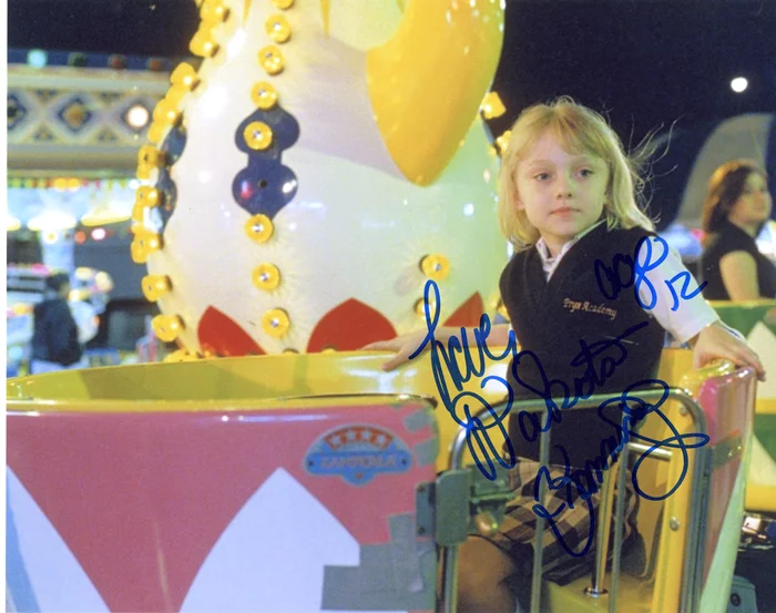 Dakota Fanning autograph