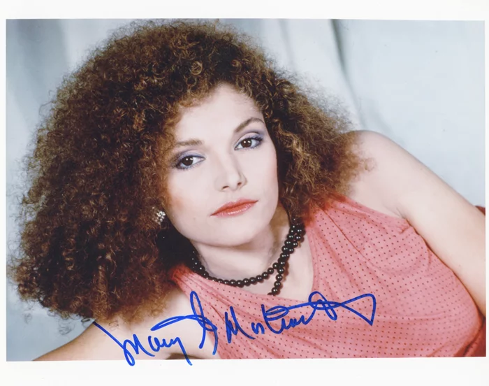 Mary Elizabeth Mastrantonio autograph