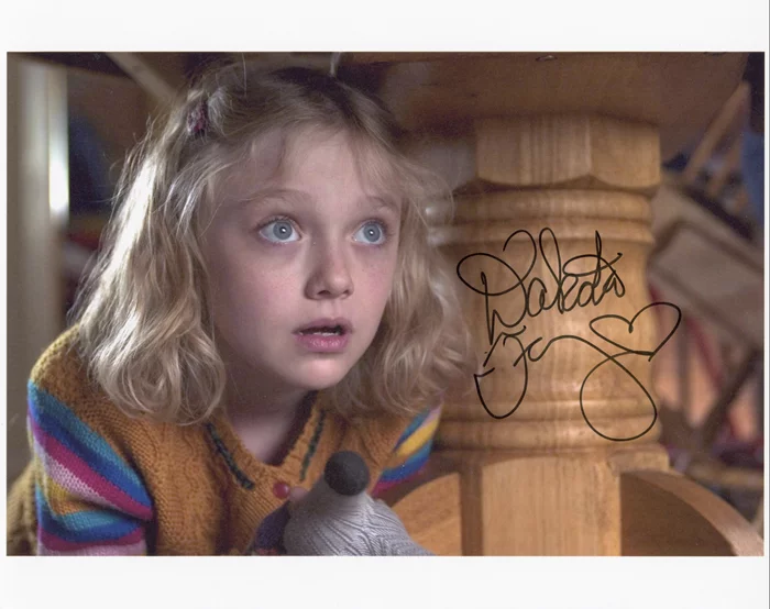 Dakota Fanning autograph