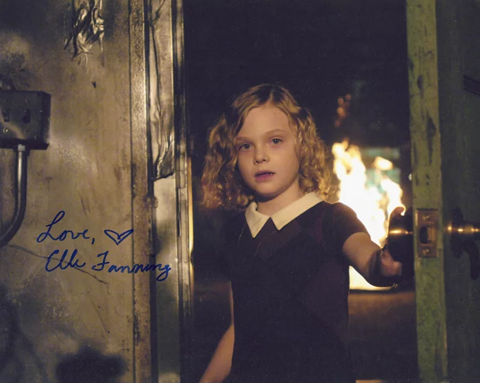 Elle Fanning autograph