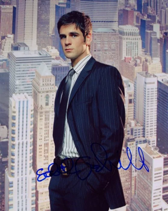 Eddie Cahill autograph