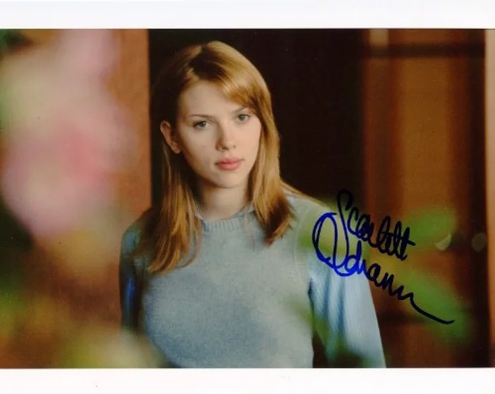 Scarlett Johansson autograph