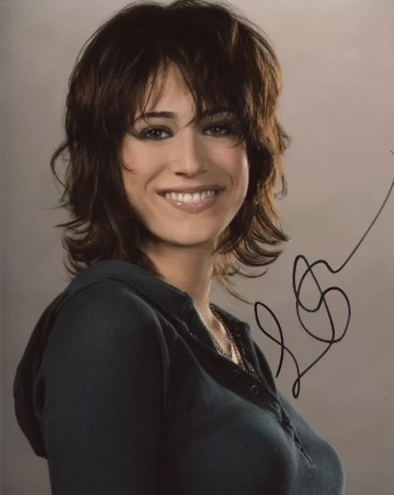 Lizzy Caplan autograph