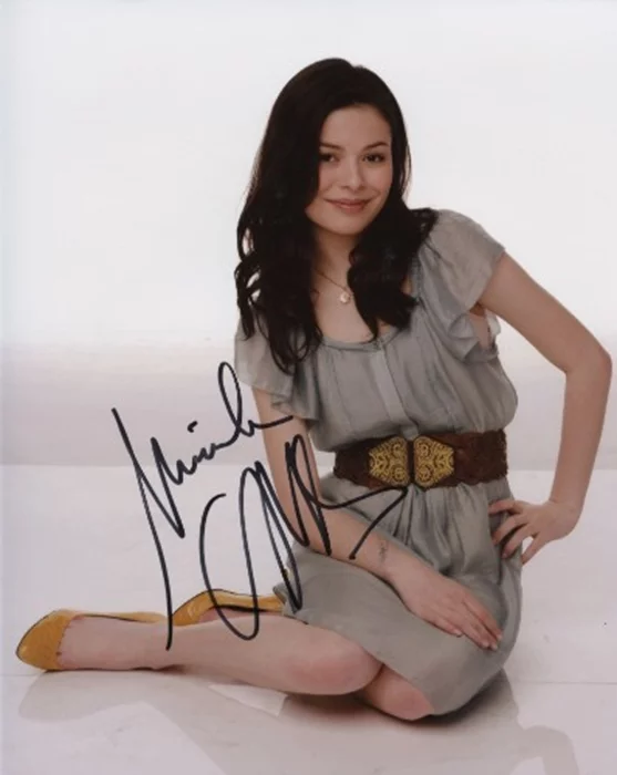 Miranda Cosgrove autograph