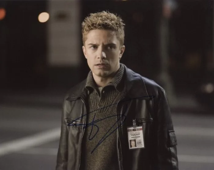 Topher Grace autograph