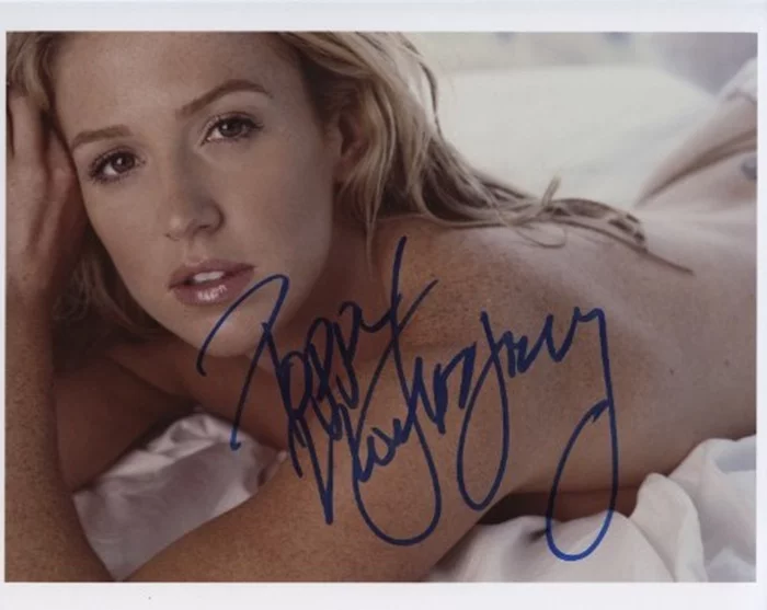 Poppy Montgomery autograph