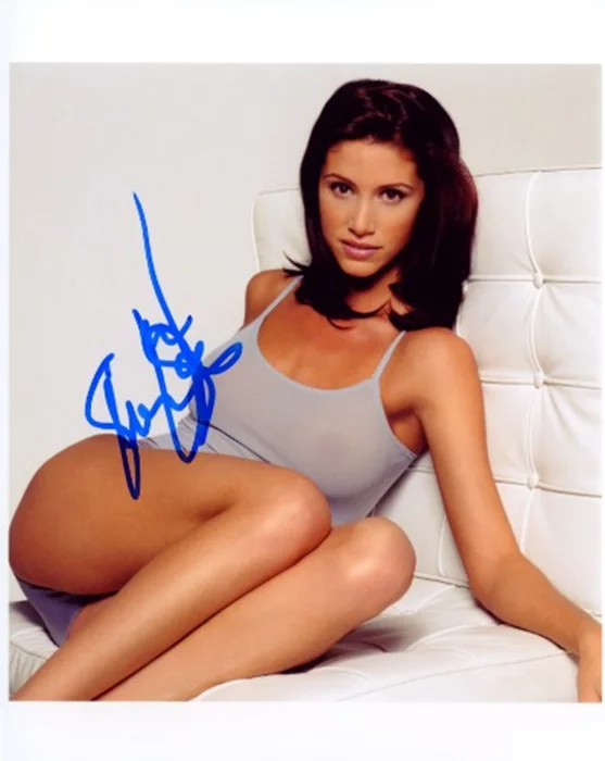 Shannon Elizabeth autograph