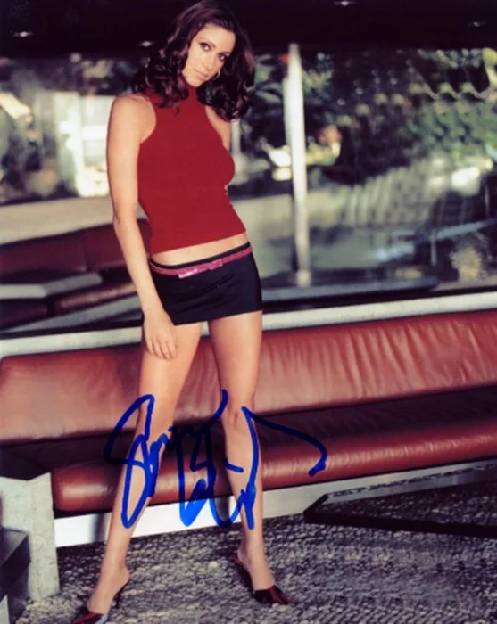 Shannon Elizabeth autograph