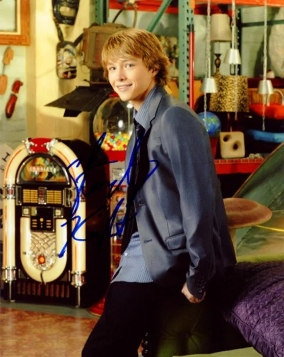 Sterling Knight autograph