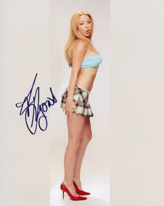 Jennifer Lyons autograph