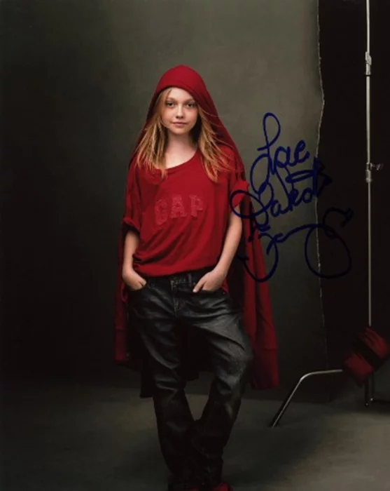 Dakota Fanning autograph