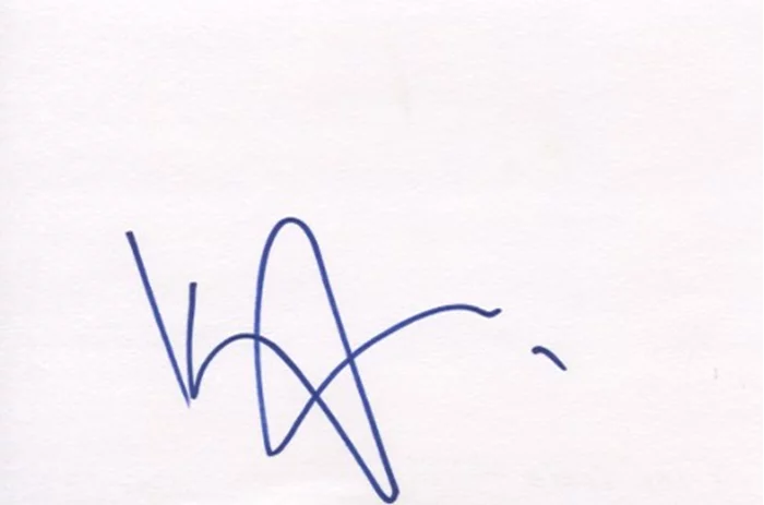 Keisha Castle-Hughes autograph