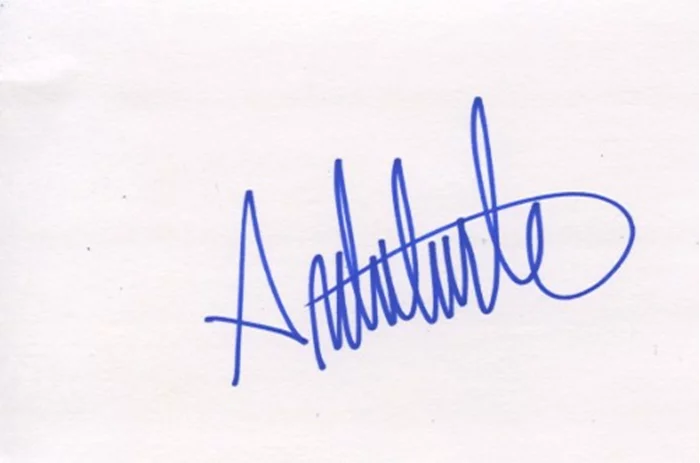 Aida Turturro autograph
