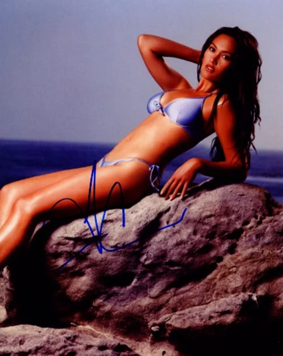 Tia Carrere autograph